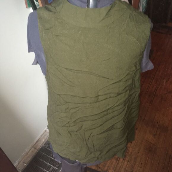 ASOS Olive green v-neck sleeveless blouse - Picture 2 of 4
